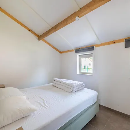 In With Private Garden, Cleaning Included *
