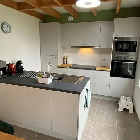 Сasa de vacaciones In With Private Garden, Cleaning Included