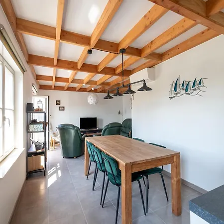 Сasa de vacaciones In With Private Garden, Cleaning Included
