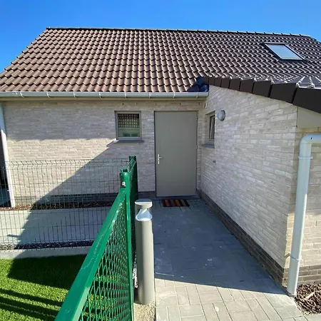 In With Private Garden, Cleaning Included Сasa de vacaciones *